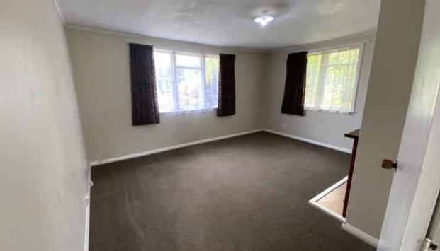 3 bedroom family home with carport - Photo 1