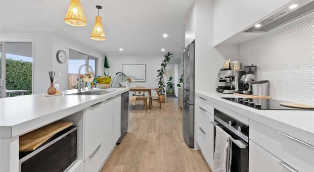 Charming 3BR Pukekohe Retreat w/ Garden! - Photo 1