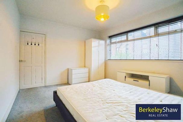 Lark Lane, Liverpool, Merseyside, L17 - Photo 1