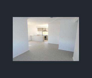 Modern Family Home - Photo 5