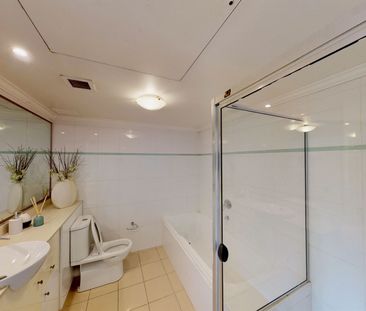 Sunny 1-Bedroom Apartment with New Carpet in Prime Waterloo Location - Photo 3