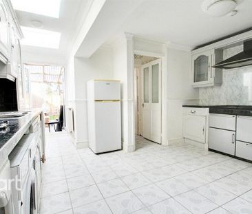 4 bedroom terraced house to rent - Photo 1