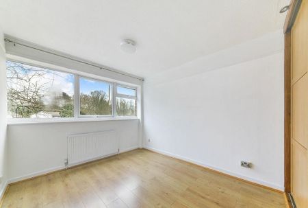 4 Bed Terraced House, Chichele Gardens, CR0 - Photo 4