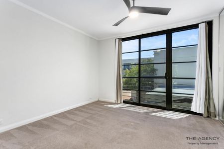 Two Bedroom in the heart of the city - FURNISHED - Photo 2