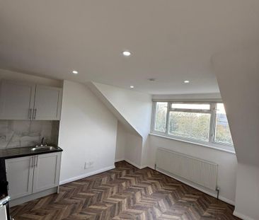 Connaught Road, London NW10 - Photo 1