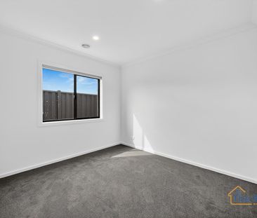 !! Brand New Home for rent In Strathtulloh !! - Photo 2