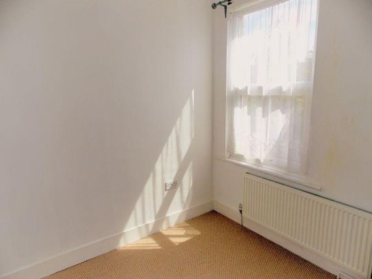 4 bedroom semi-detached house to rent - Photo 1