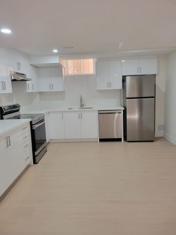 For Lease - 30 Wilson Drive, Bradford West Gwillimbury, Ontario - Photo 4