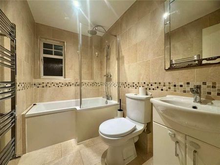 Pearcy Close, Harold Hill, Romford, RM3 - Photo 2