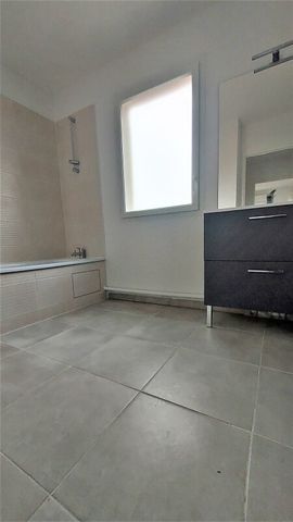 Location Maison 4 pièces 77m² PINS JUSTARET 31860 - Photo 3
