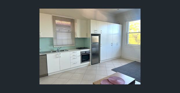 Spacious STUDIO - parkland and district views! - Photo 1