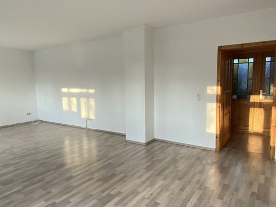 Über wenige Stufen in Ihr neues Zuhause - Photo 1