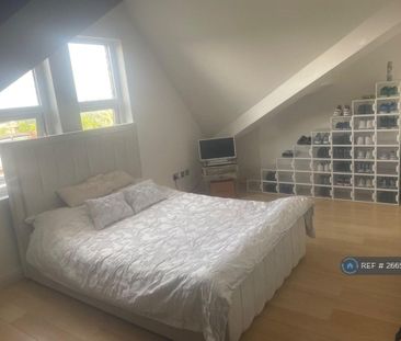 1 bedroom penthouse to rent - Photo 5