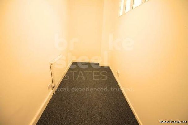 2 bedroom property to rent in Bacup - Photo 1
