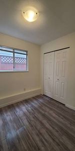 1 Bedroom Garden Suite 5 mins walk to Oakridge Mall Skytrain station - Photo 3