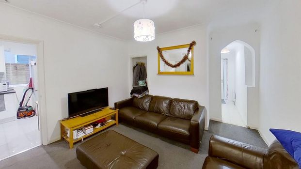 5 bedroom semi-detached house to rent - Photo 1