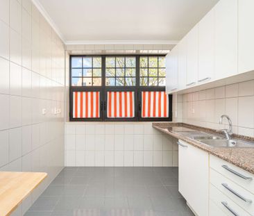 Unfurnished 3-bedroom apartment for rent in Cascais - Photo 2