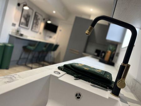 1 bedroom in a house share to rent - Photo 3