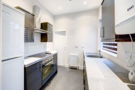4 bedroom flat to rent - Photo 3