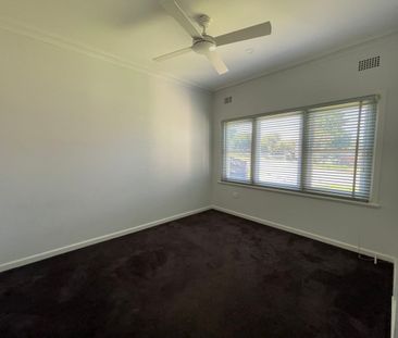 Tidy 3 Bedroom Home - Photo 5