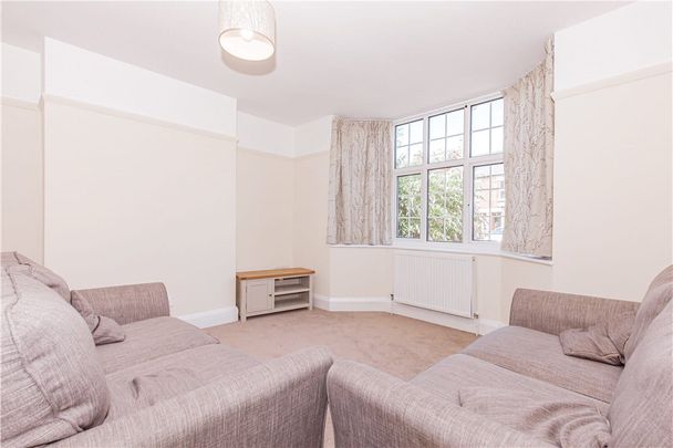 **Electricity included in rent** Three bedroom unfurnished house in desirable North Oxford side Road. - Photo 1