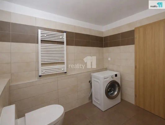 Byt 1kk s balkonem a parkovacím stáním, novostavba domu v Hostivicích ul. Ječná - Photo 1