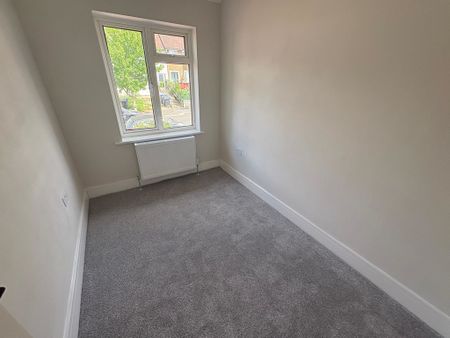 Bourne View, Greenford - Photo 2