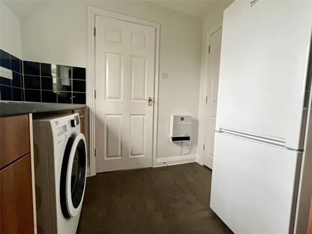 Gould Close, Newbury, Berkshire, RG14 - Photo 5