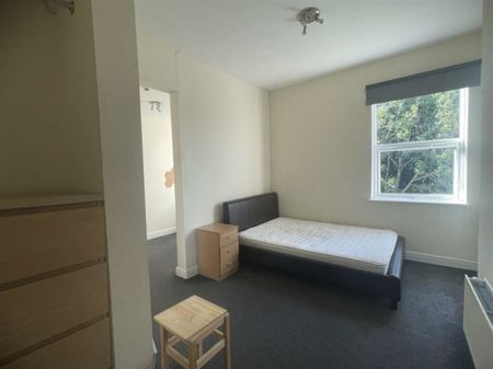 6 bed Semi-Detached House for Rent - Photo 3