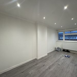 Sutton Hall Road, Greater London, TW5 - Photo 2