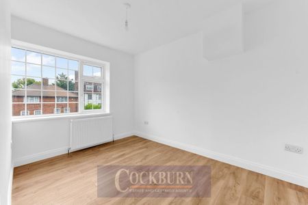 Dunkery Road, London SE9 - 4 Beds 3 Bathrooms! - Photo 5