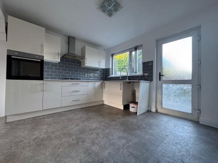102 Sunnylands Avenue, Carrickfergus, BT38 8JT - Photo 4