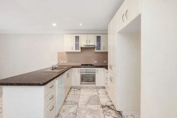 Modern Townhouse – Stylish, Spacious & Ideally Located - Photo 1