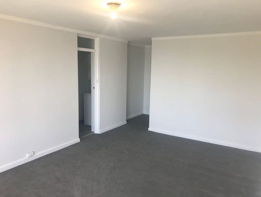 Unfurnished Apartment Overlooking the Swan River&excl; - Photo 1