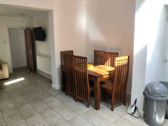 8 Bed Terraced House, Kenmare Road, L15 - Photo 1