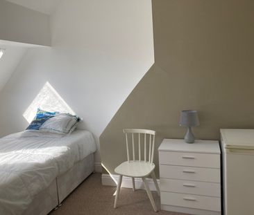 Room in a Shared House, Chester Road, M32 - Photo 2