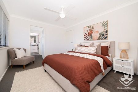 Family Sanctuary on 598sqm with multiple living zones and beautiful garden - Photo 3