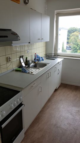 Großes Zimmer mit Balkon innerhalb einer 3er-WG // 3.OG links - Photo 2