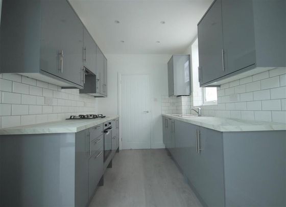 5 bedroom semi-detached house to rent - Photo 1