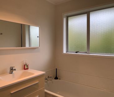 Unit 2, 10 Ciprian Place, Henderson, Auckland - Photo 5