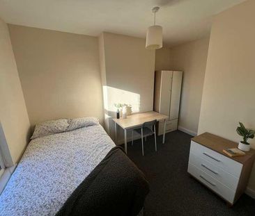 Large Property // Portland Street // Available Now!!!, LN5 - Photo 2