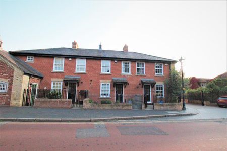 2 bedroom terraced house to rent - Photo 2