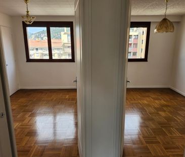 Location Appartement 3 pièces 66m² NICE 06300 - Photo 3