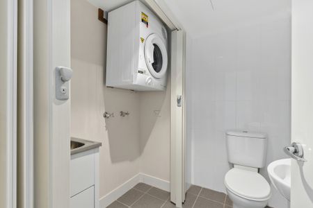 Stylish 2-Bedroom Apartment in Prime City Location - Photo 2