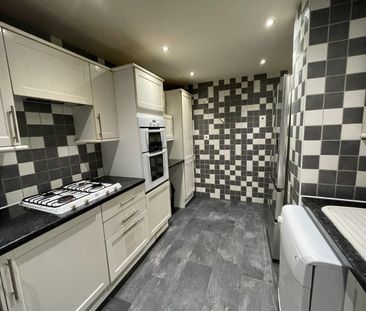 2 Bed Flat, Barton Meadows, IG6 - Photo 6