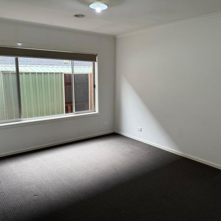 Modern Family Living in Prime South Morang Location **APPLY FOR THIS PROPERTY NOW** - Photo 2