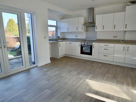 2 bedroom semi-detached house to rent - Photo 5