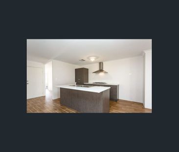 Bright & Modern - Photo 2