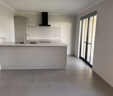Brand New 3x2x1 Home - 10 Bonsall Way, Ravenswood - Photo 6