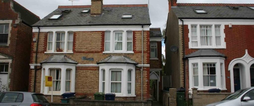 4 bedroom semi-detached house to rent - Photo 1